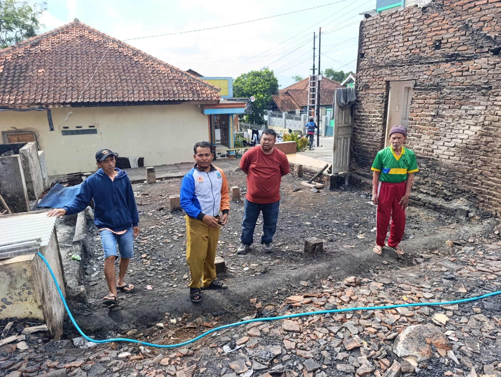 Yudha Puja Turnawan Tinjau Tiga Rumah Kebakaran di Sukawening