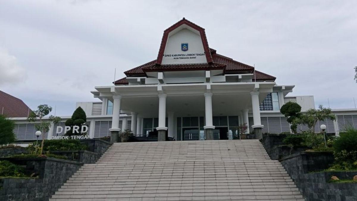 Dono Kasino Indro Dilantik DPRD Lombok Tengah, Suarakan Aspirasi Rakyat dengan Lucu