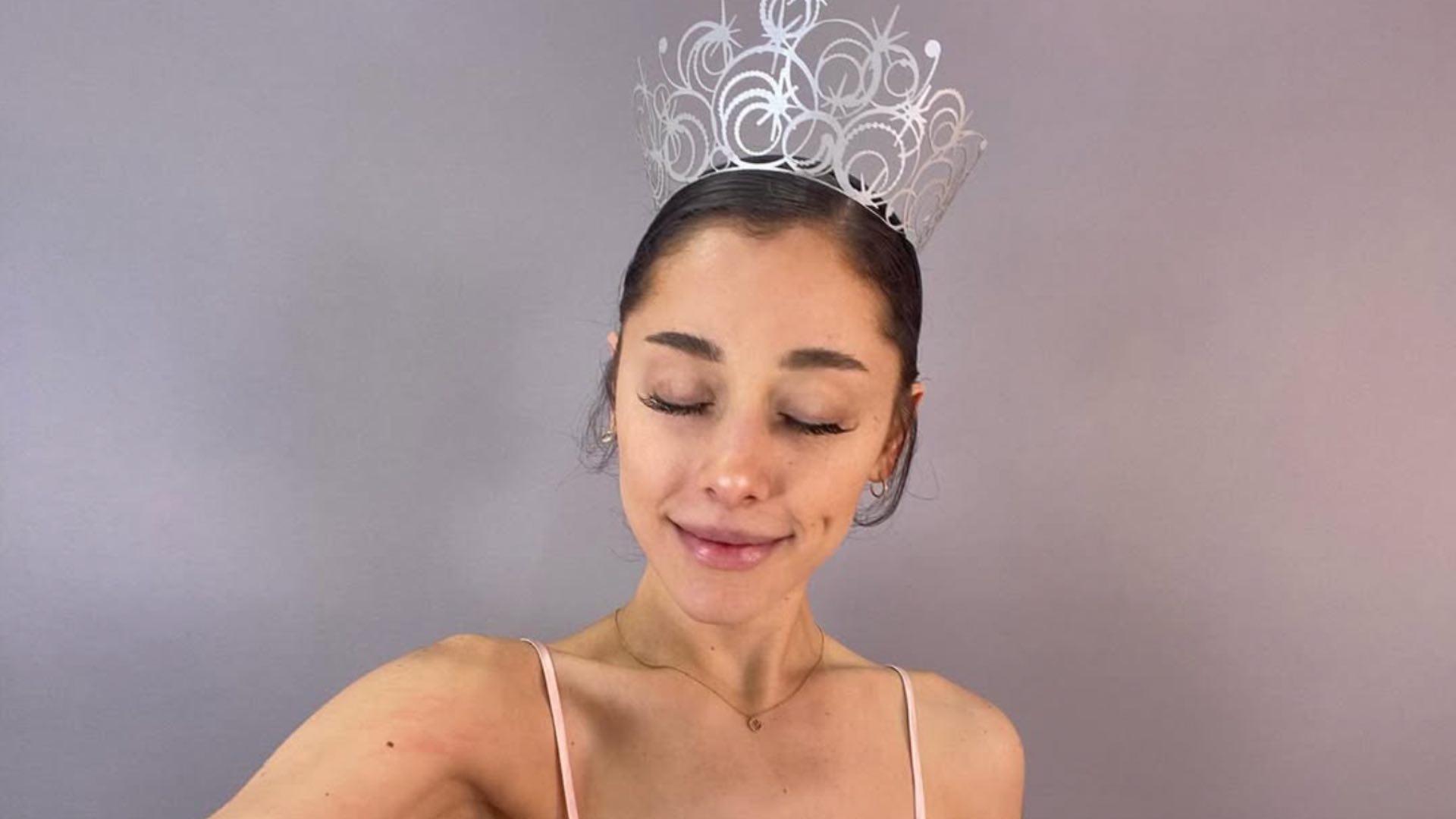 Ariana Grande responde a las críticas sobre su cuerpo y su mensaje es  divisivo., image size:1920x1080