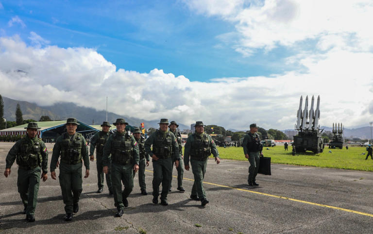 Venezuela Eyes Guerrilla Tactics Amid US Threat