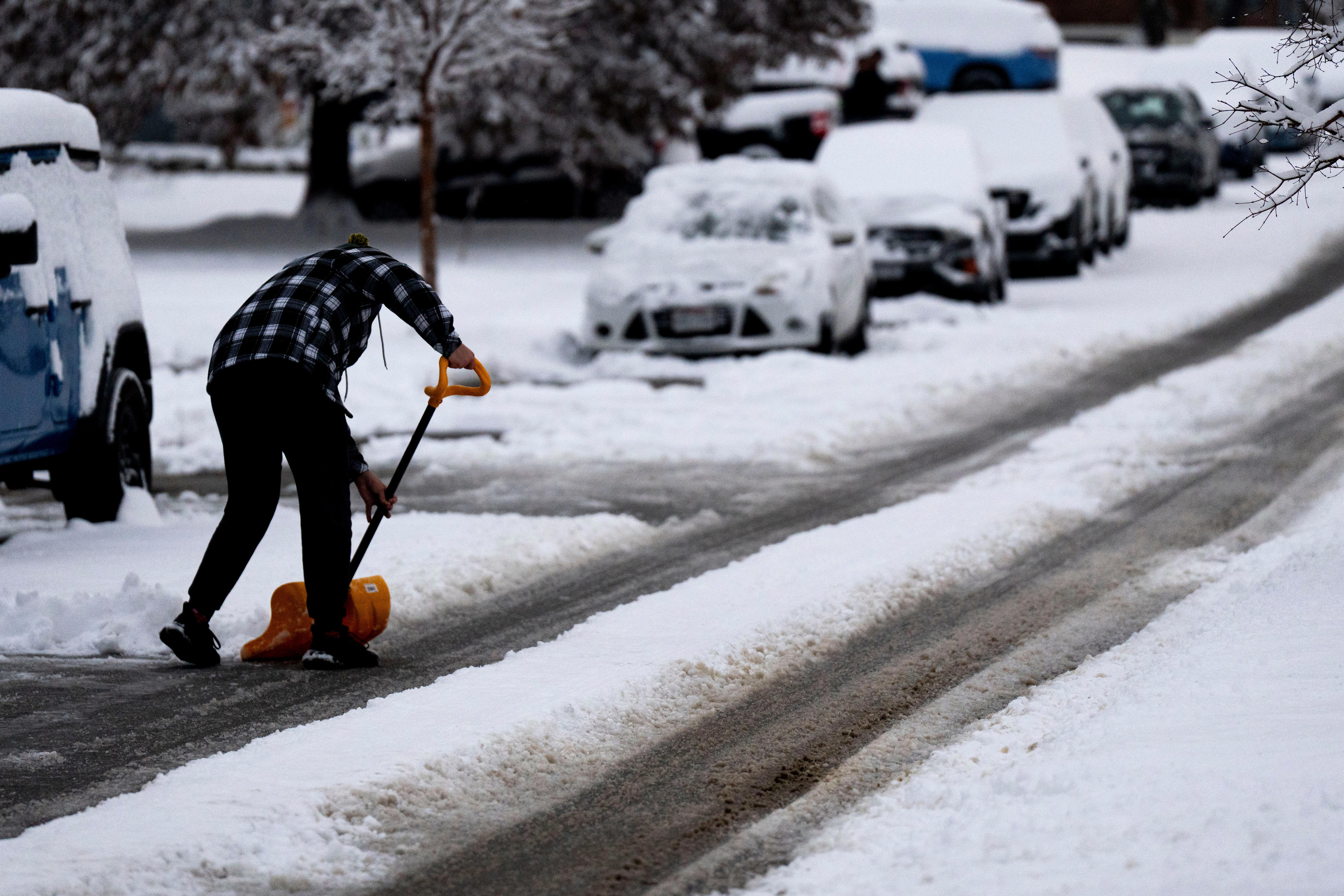 Snow cleanup continues after Cincinnati sees 4-5 inches of snowfall