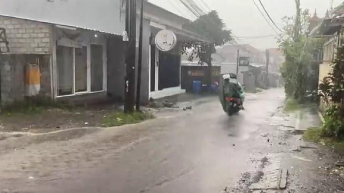 Siklon Tropis Ancam Bali, Waspada Hujan Lebat dan Banjir