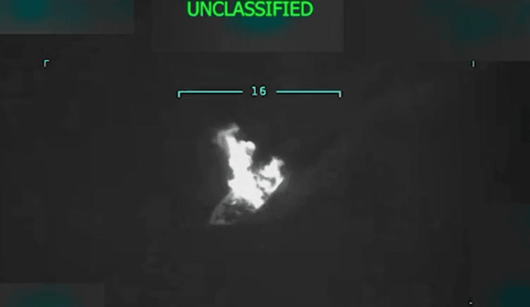 Las declaraciones de Hegseth de que vio el choque del barco «en vivo» están bajo escrutinio.