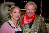 Rust, Germany - January 31, 2024: TV Show Entertainer Thomas Gottschalk receives the 17. Goldene Narrenschelle der Vereinigung Schwäbisch-Alemannischer Narrenzünfte at Europa-Park, together with Karina Mross Mroß Goldene Narrenschelle for Thomas Gottschalk *** Rust, Germany January 31, 2024 TV Show Entertainer Thomas Gottschalk receives the 17 Goldene Narrenschelle der Vereinigung Schwäbisch Alemannischer Narrenzünfte at Europa Park, together with Karina Mross Mross Goldene Narrenschelle for Thomas Gottschalk