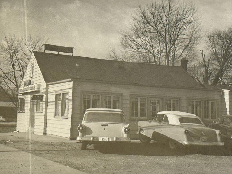 This 65-Year-Old Virginia Dive Bar Still Serves The Same Famous Chili ...
