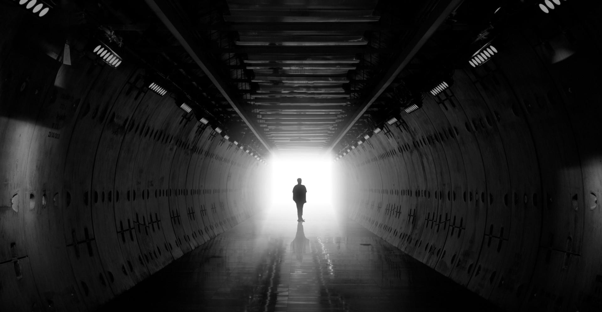  The transitional phase between life and death Motiv 