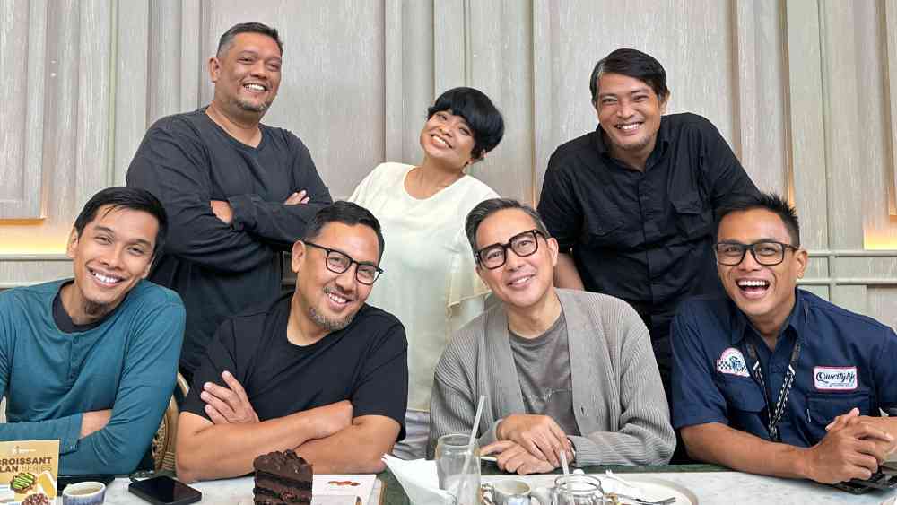 Keluarga yang Bertahan di Tengah Deadline, Tak Terbaca Waktu