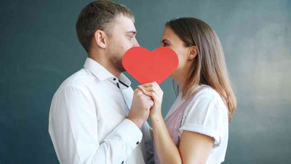 Ketika Bahasa Cinta Suami Istri Berbeda, Tapi Selalu Saling Melengkapi
