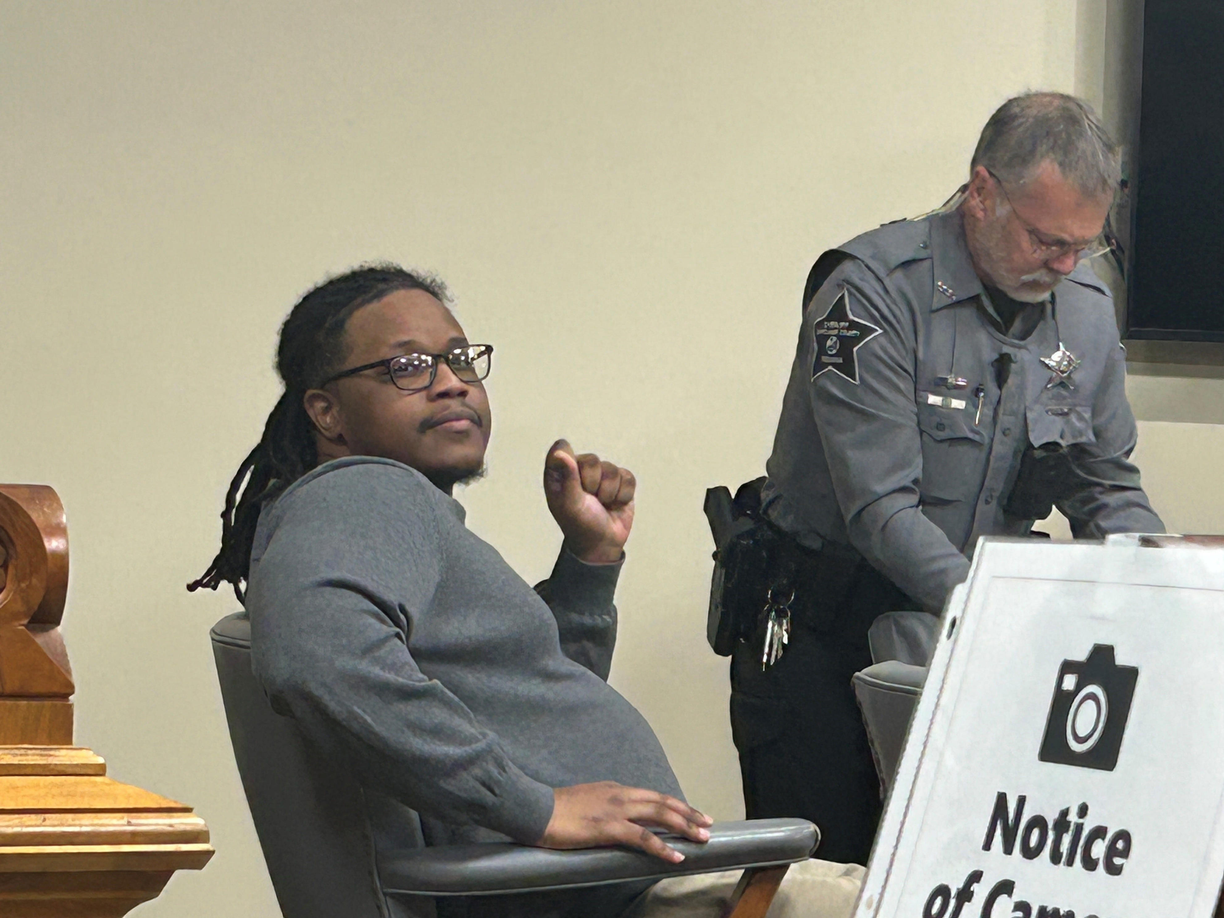 Trial begins for Lafayette man accused of shooting girlfriend
