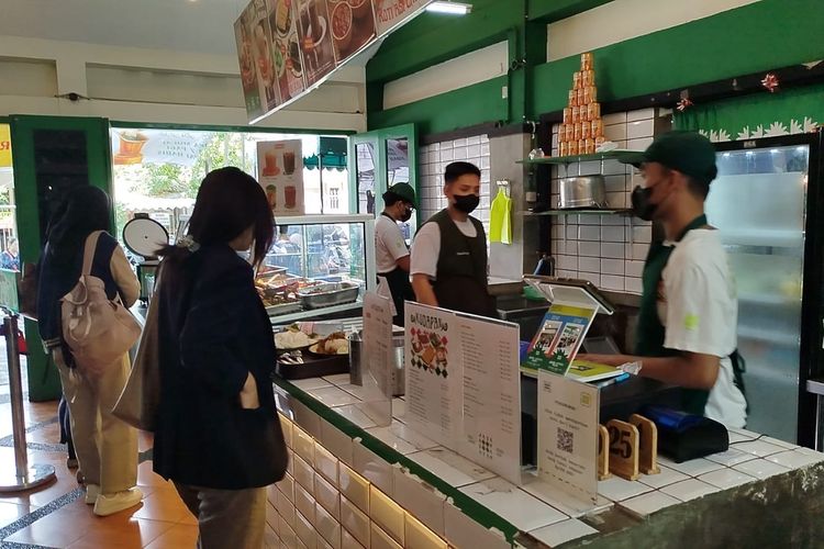 Pemilik Warung Malang Beri Makan Gratis untuk Warga Aceh