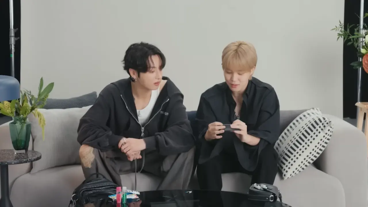 BTS: Jimin accidentally reveals his ultra-rare black card; ARMY