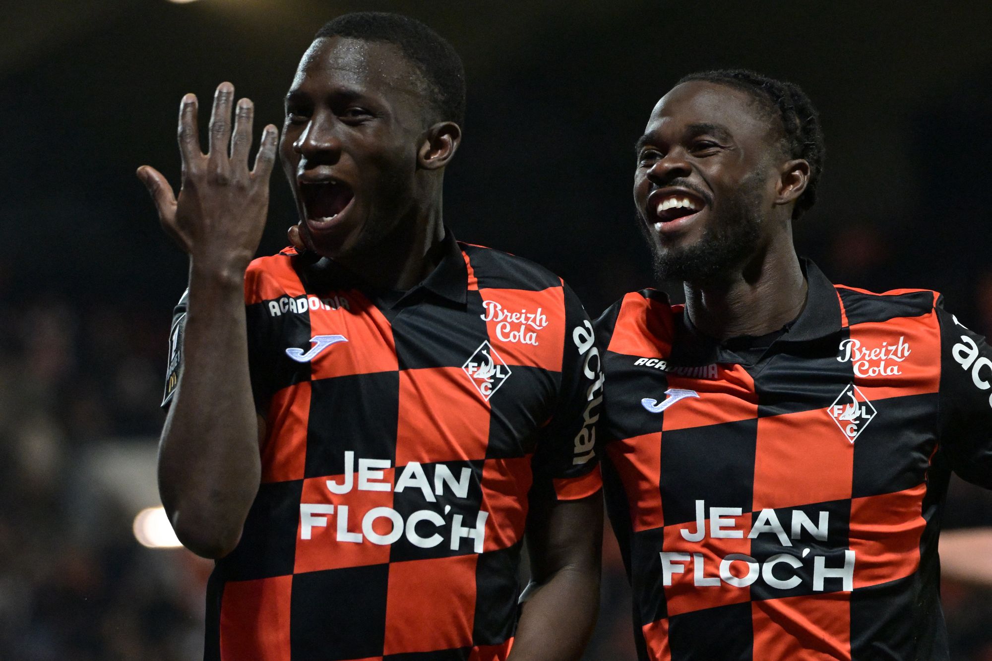 Nice fans ‘punch and spit’ at own players after sixth straight defeat
