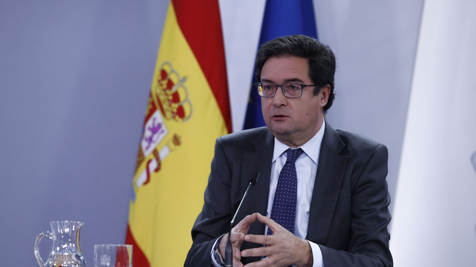 El Gobierno decreta que el sueldo de los funcionarios suba un 4% en dos ...