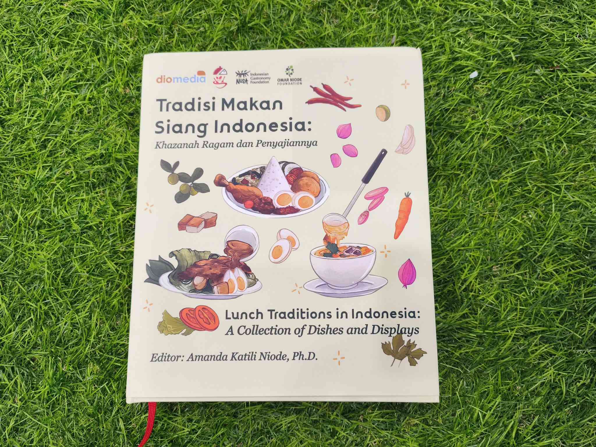 Buku Tradisi Makan Siang Indonesia dan Pengalaman Berharga