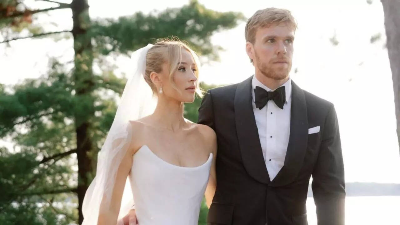 lauren-kyle-and-connor-mcdavid-s-lakeside-wedding-became-a-couture