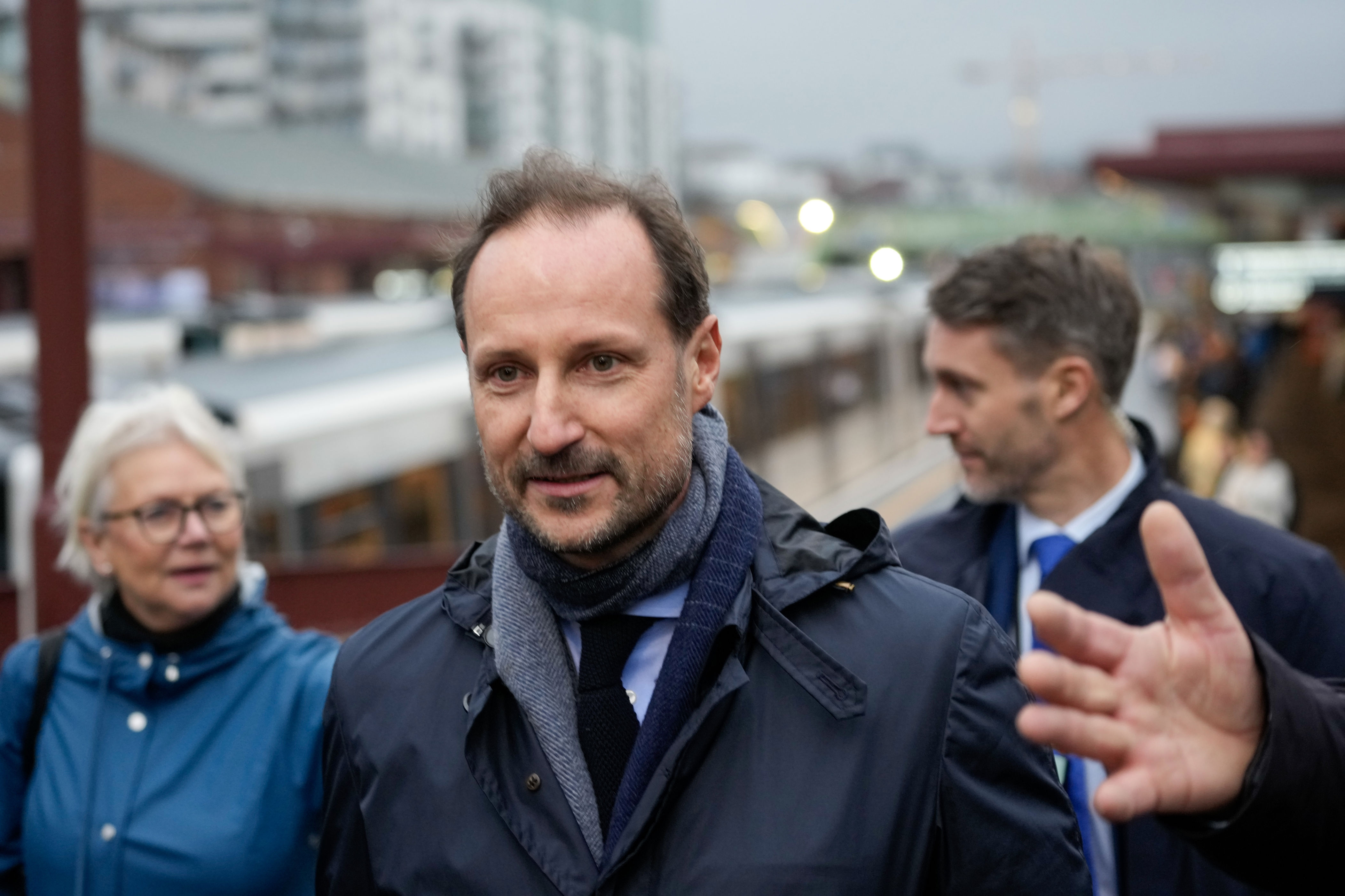 Kronprins Haakon markerte kollektivtrafikkens 150-årsjubileum tirsdag. Da løftet han overfor NTB litt på sløret om kronprinsfamiliens juleplaner. Foto: Ole Berg-Rusten / NTB