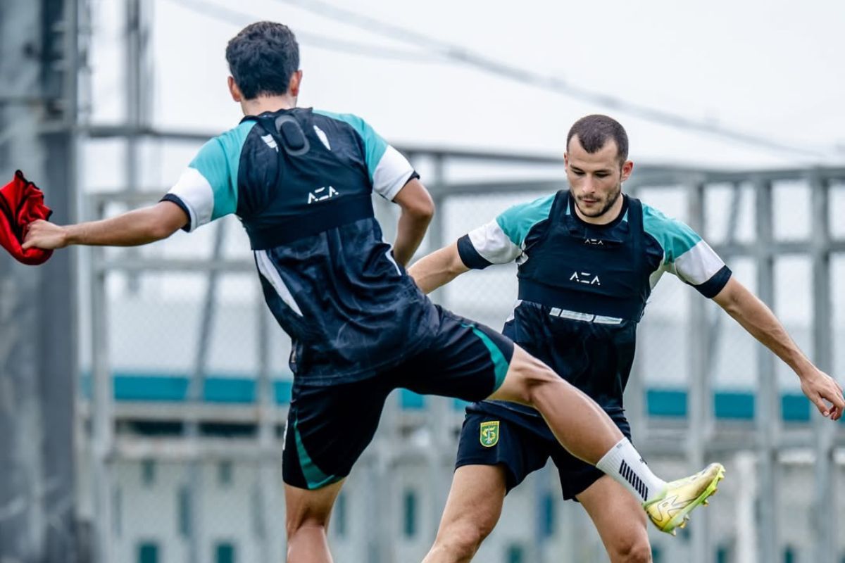 Kritik Pedas Bonek! Almeida Dikabarkan ke Persebaya, Suasana Memanas