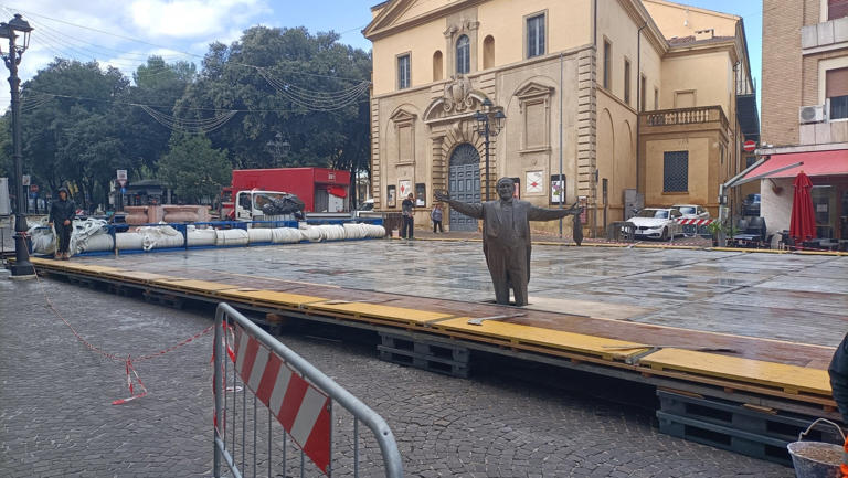 Pavarotti’s widow furious after town builds ice rink around statue