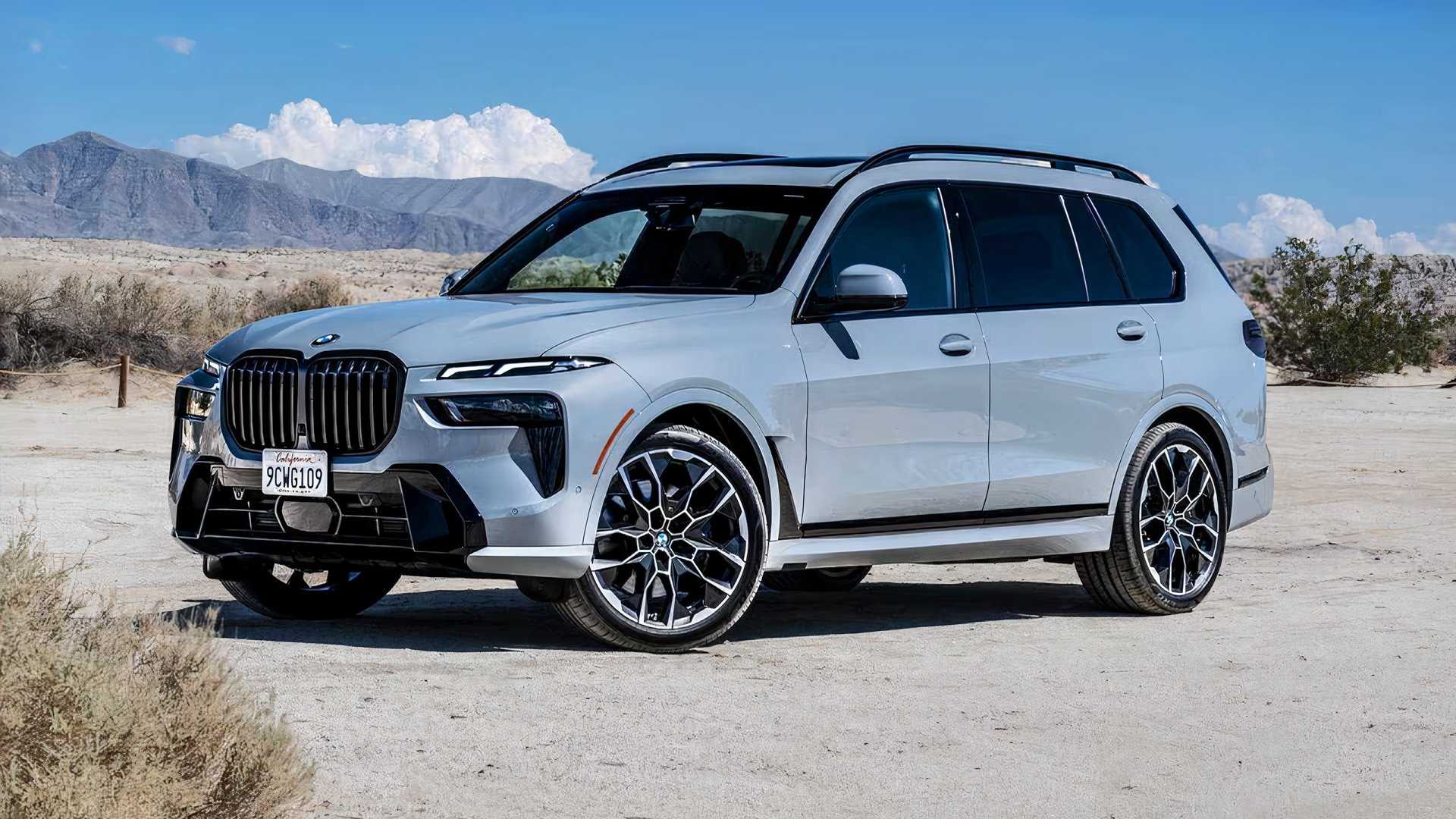 2025 BMW X7 xDrive40i in blue parked