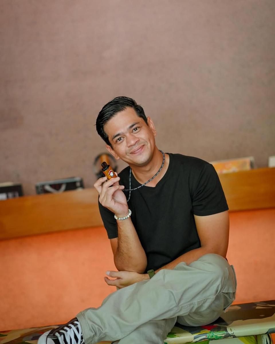 Profil Surya Insomnia, Rayakan 12 Tahun Pernikahan dengan Cinta yang Tak Pernah Padam