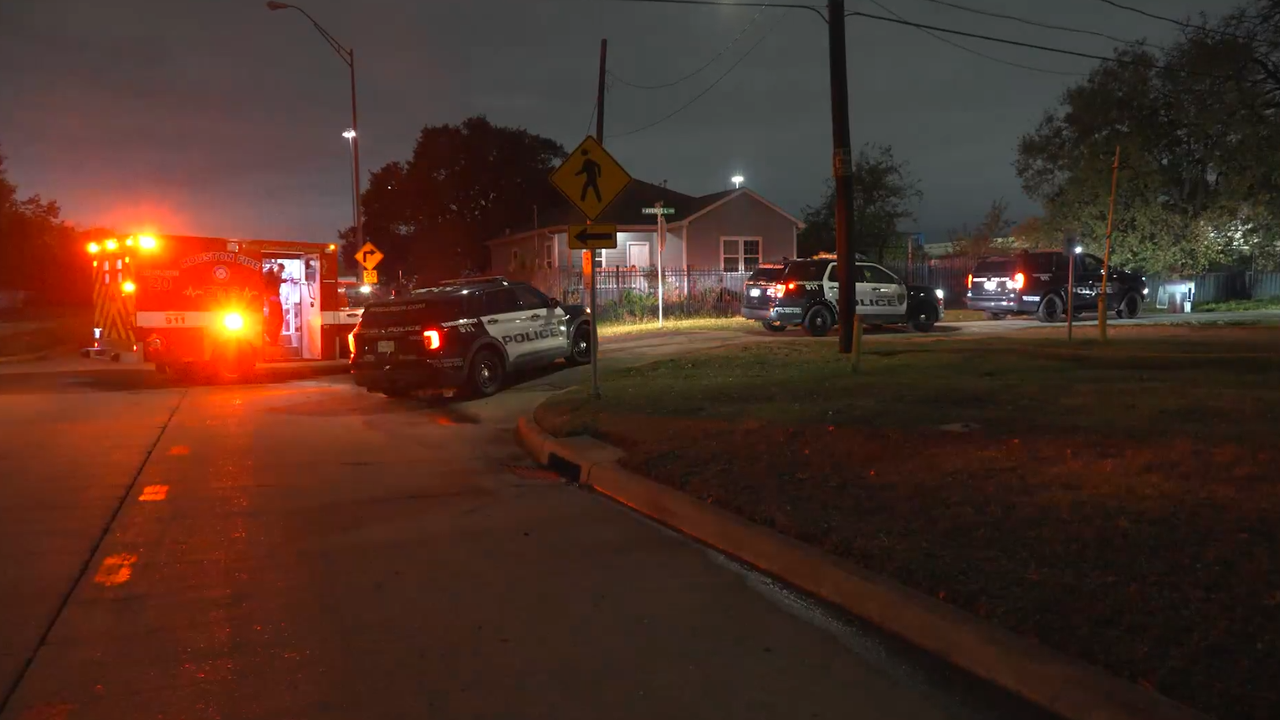 Two shot, hospitalized after attempted home invasion in southeast Houston
