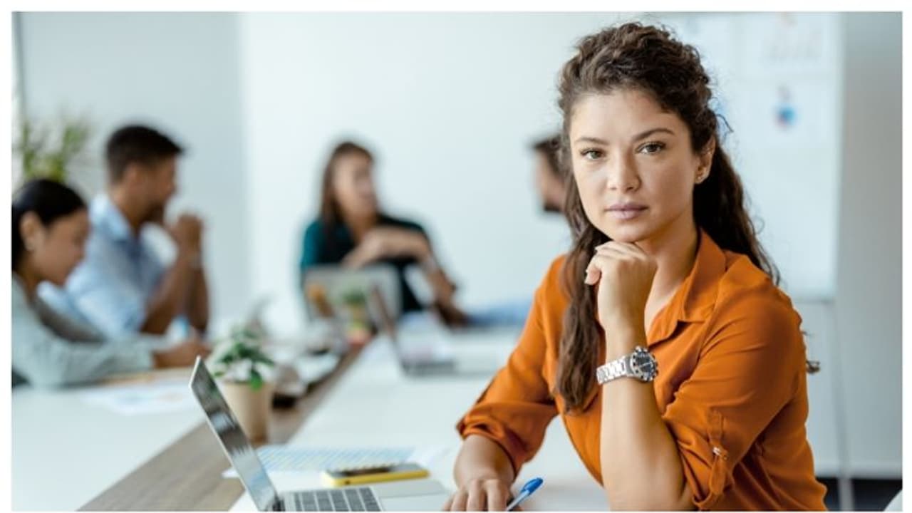 Career Guide: 5 Bad Habits That Make You A Bad Employee At Work