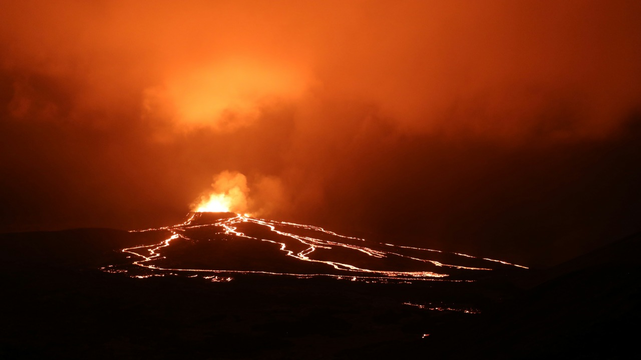 USGS says lava could reach 1,500 ft as thousands get ready to leave