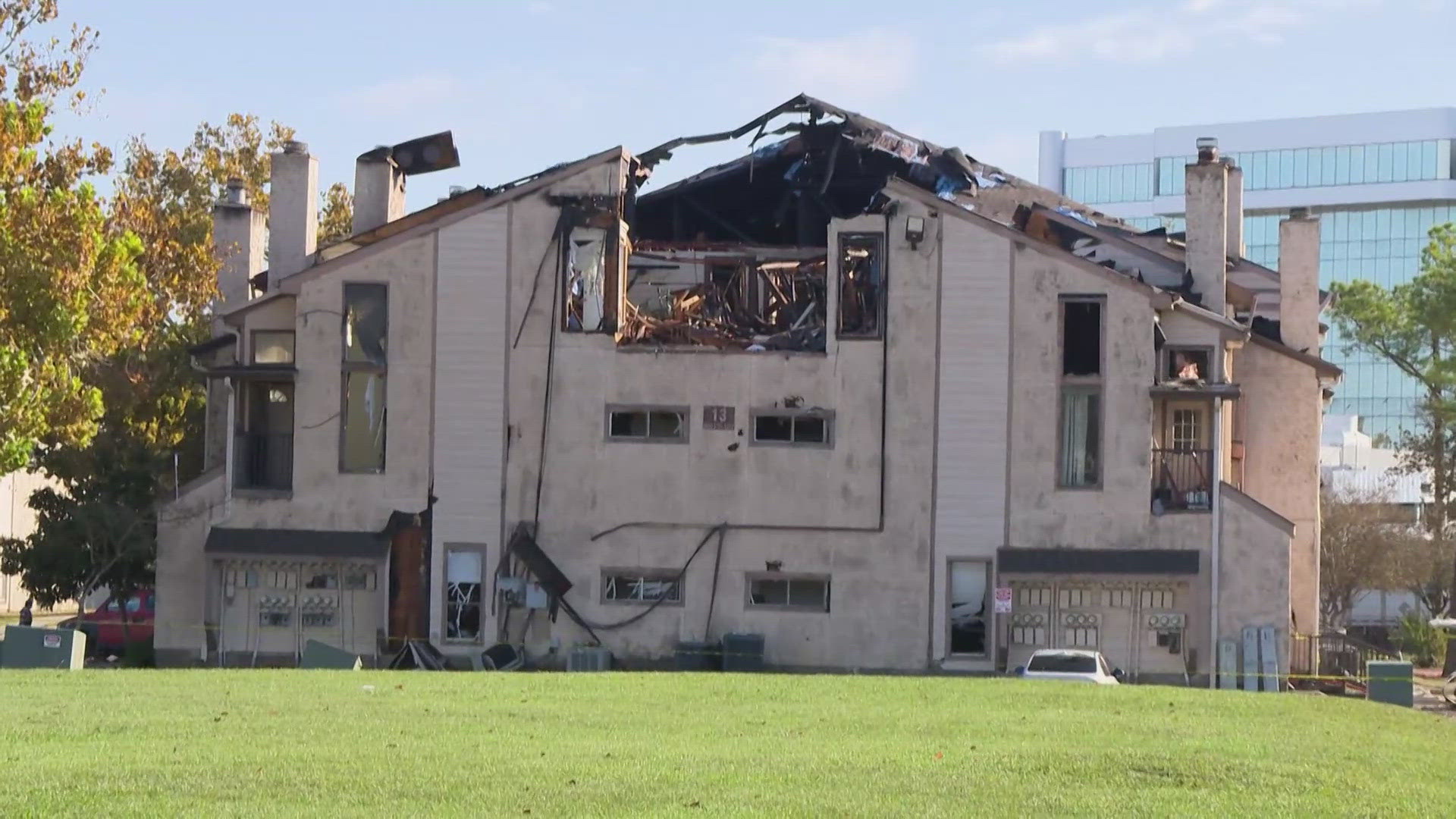 3-alarm condo fire displaces families in northwest Houston, no injuries