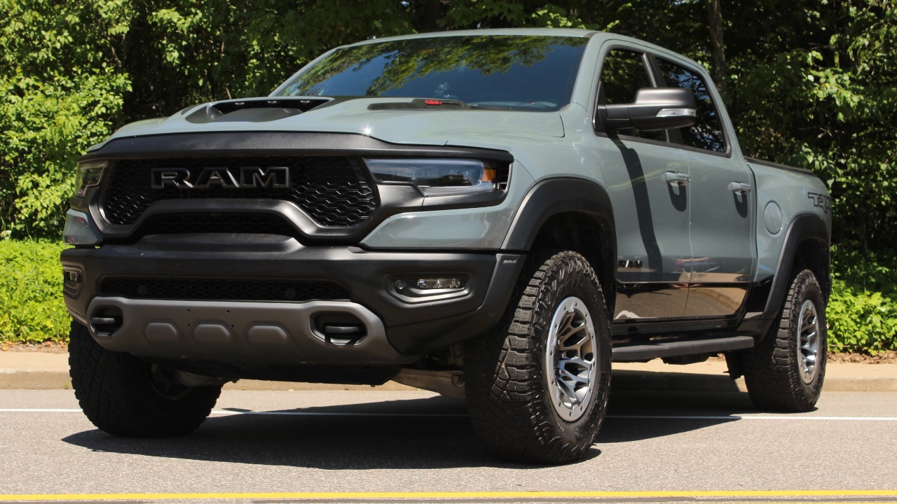 Ford’s new pickup aims to outmuscle your neighbor’s Ram TRX