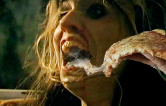 People Photoshop Hot Pizzas Into Horror Movie Scream Scenes And It ...