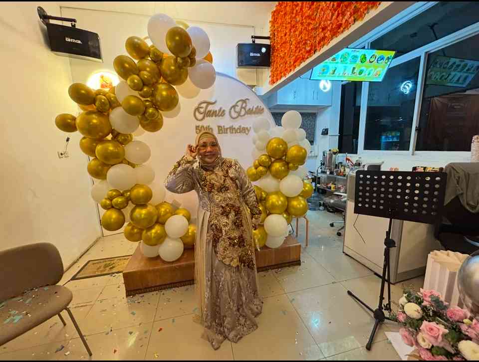 Tante yang Menarik