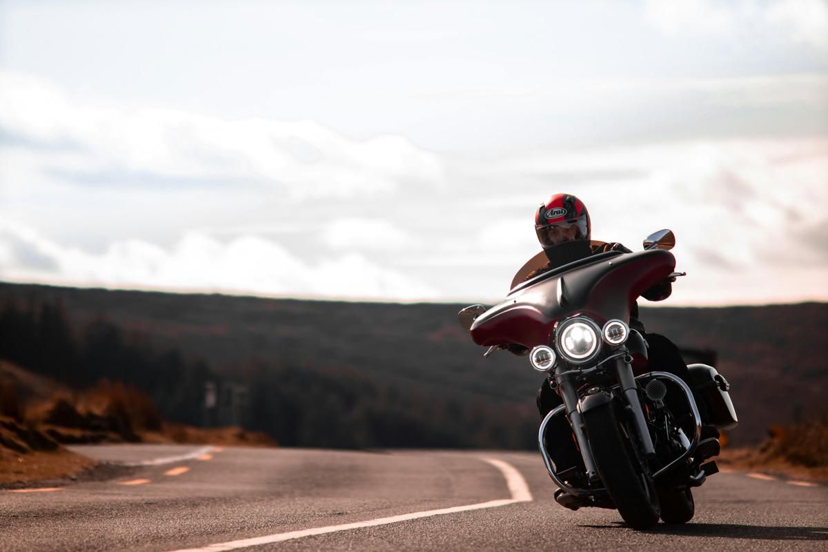 4 Tips Cegah Lubang, Motor Tetap Stabil