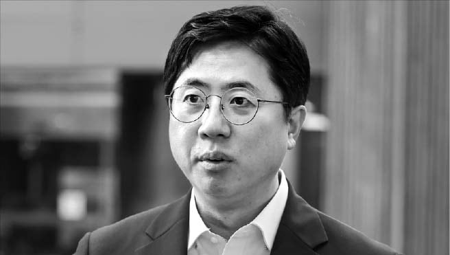 Ex-Democratic Party Member Condemns Judicial Politicization
