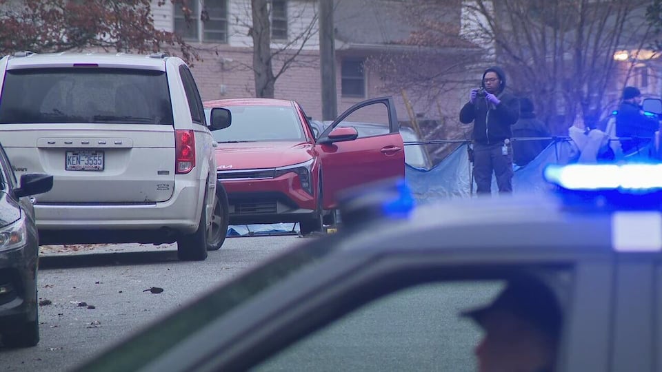 Man found shot to death next to car in middle of Atlanta neighborhood