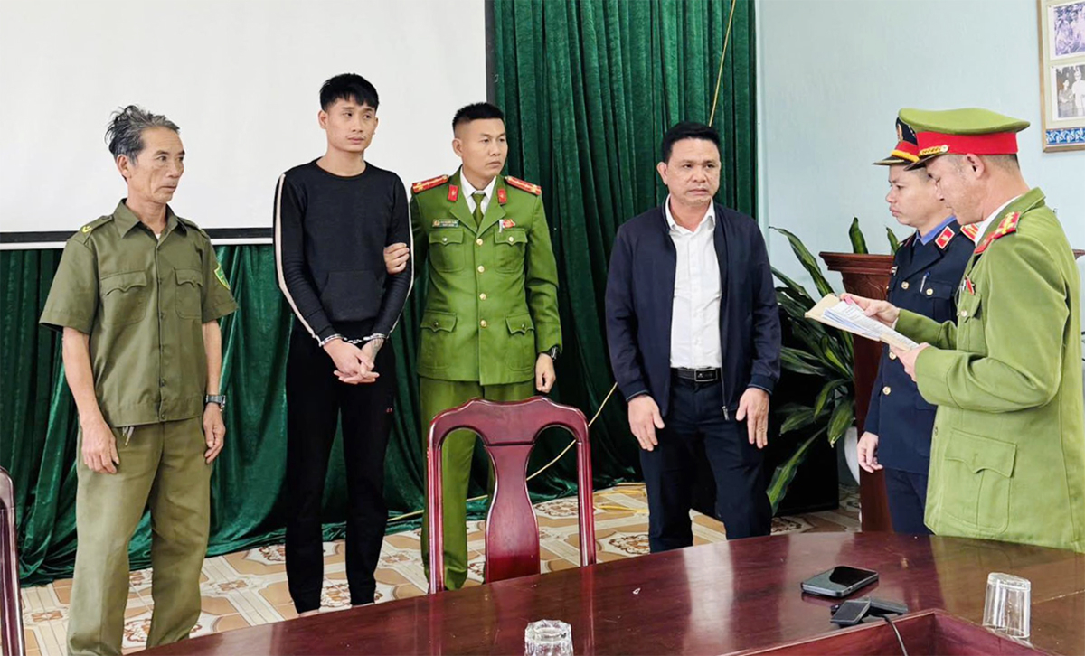 Con chém trúng bố khi ẩu đả