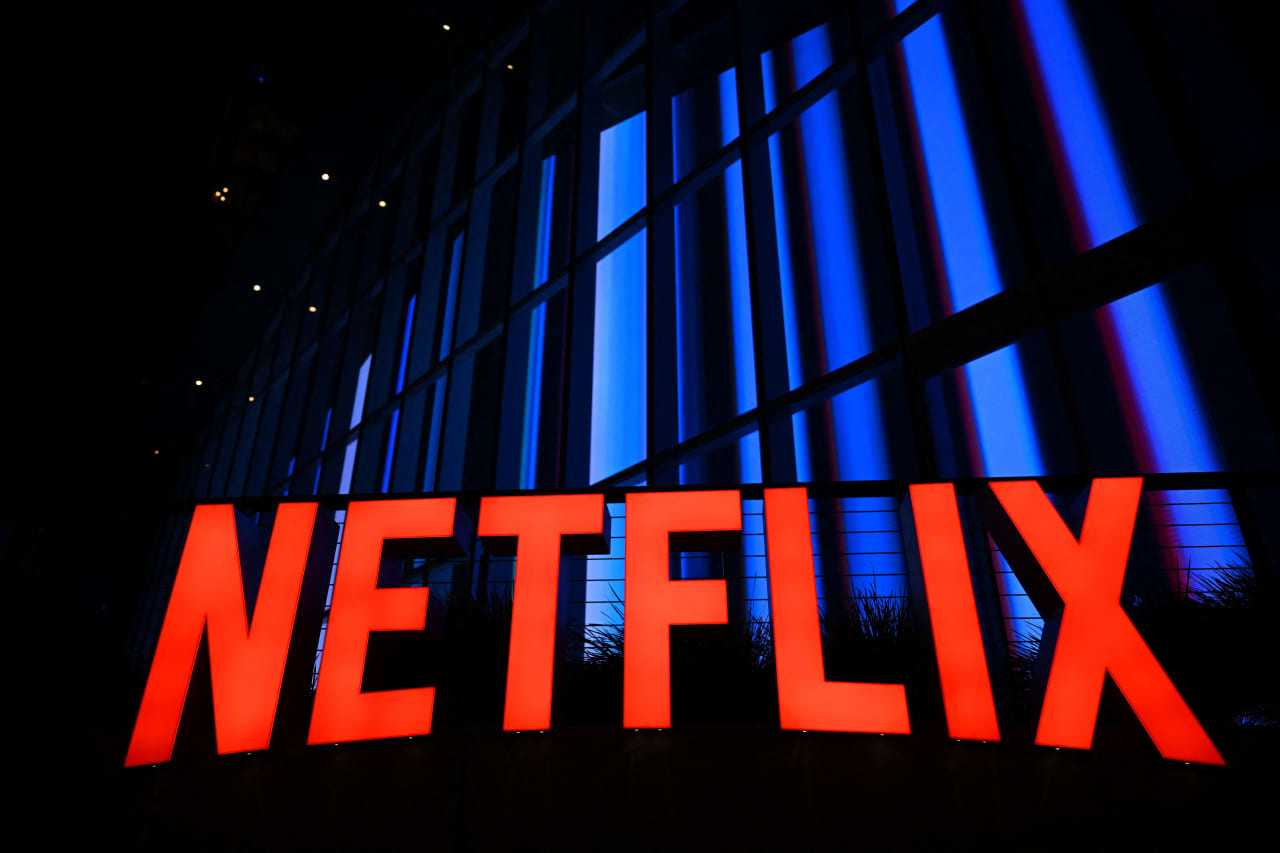 Netflix debt gets a thumbs down. The Warner deal math is worrying the ...