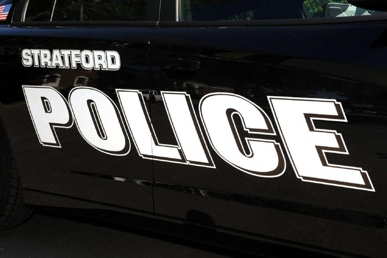 2 suspects sought in armed robbery of Stratford gas station, police say