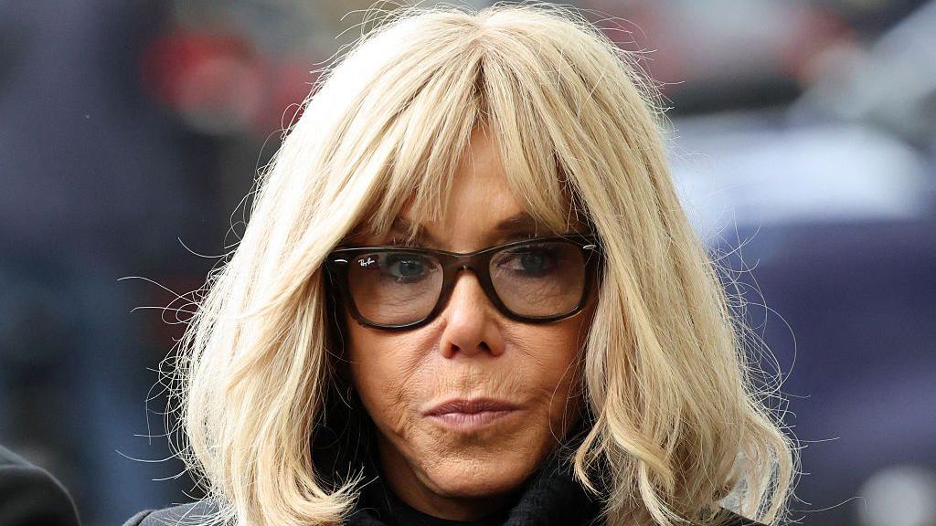 Las feministas francesas indignadas por el comentario de Brigitte Macron sobre las activistas