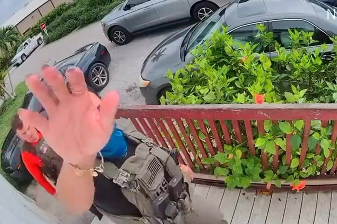 ICE agent alters security camera before door raid