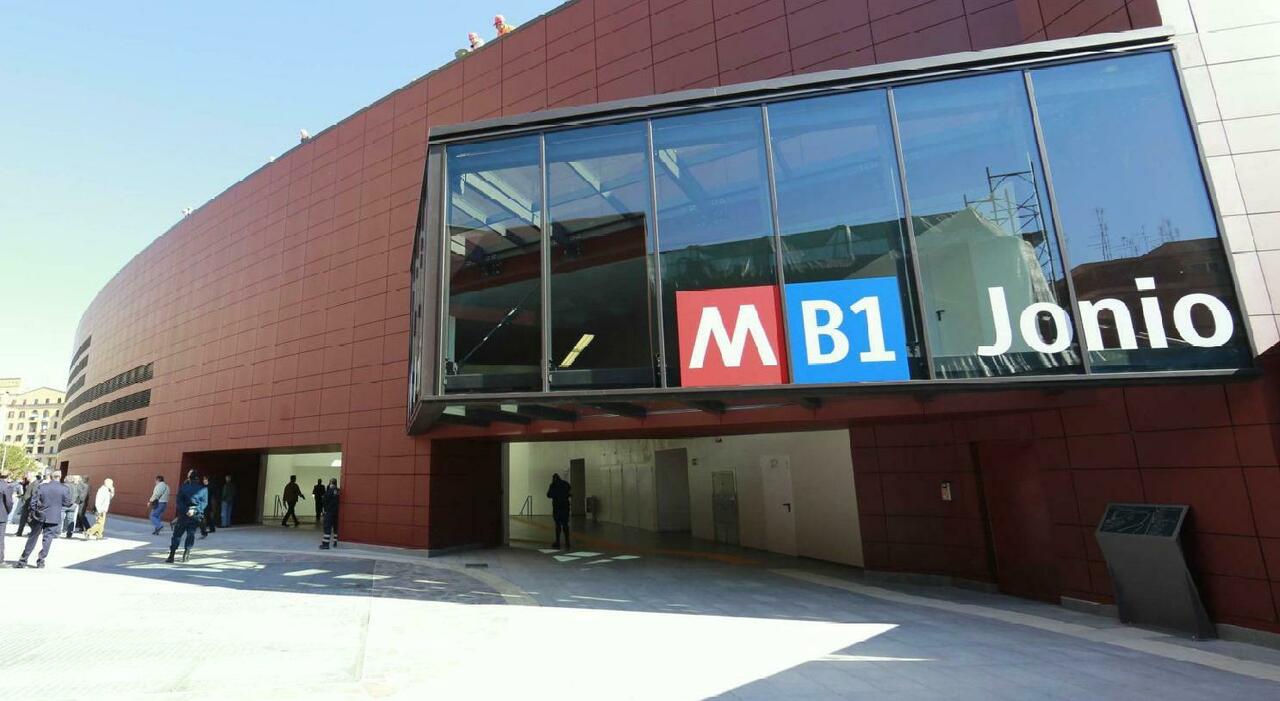 Roma, stuprata a 20 anni da tre uomini stranieri all'uscita della metro ...