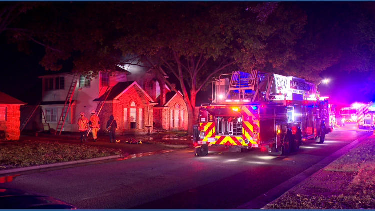 Fire crews battle large blaze in Arlington, authorities say
