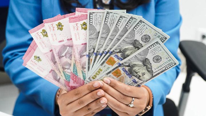 Rupiah melemah, masih fluktuatif