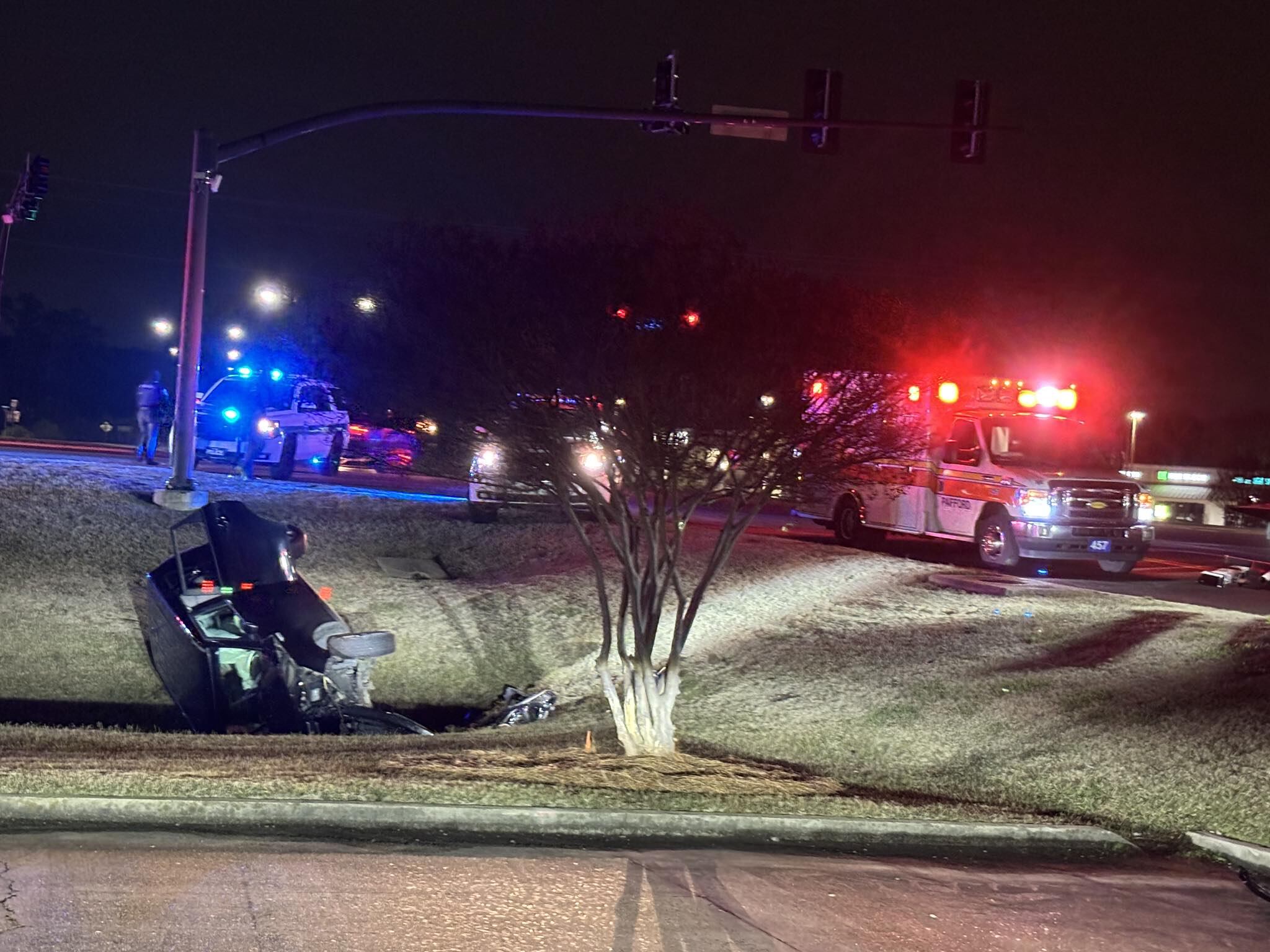 Woman injured during rollover crash in Flowood
