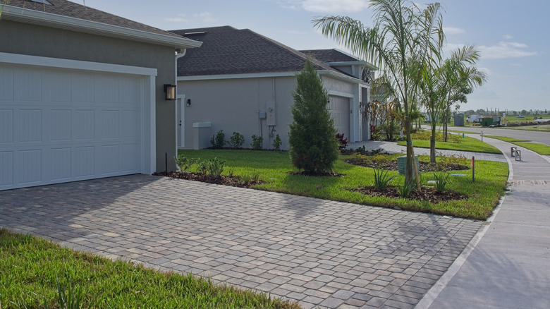 How to determine the best size pavers for your driveway