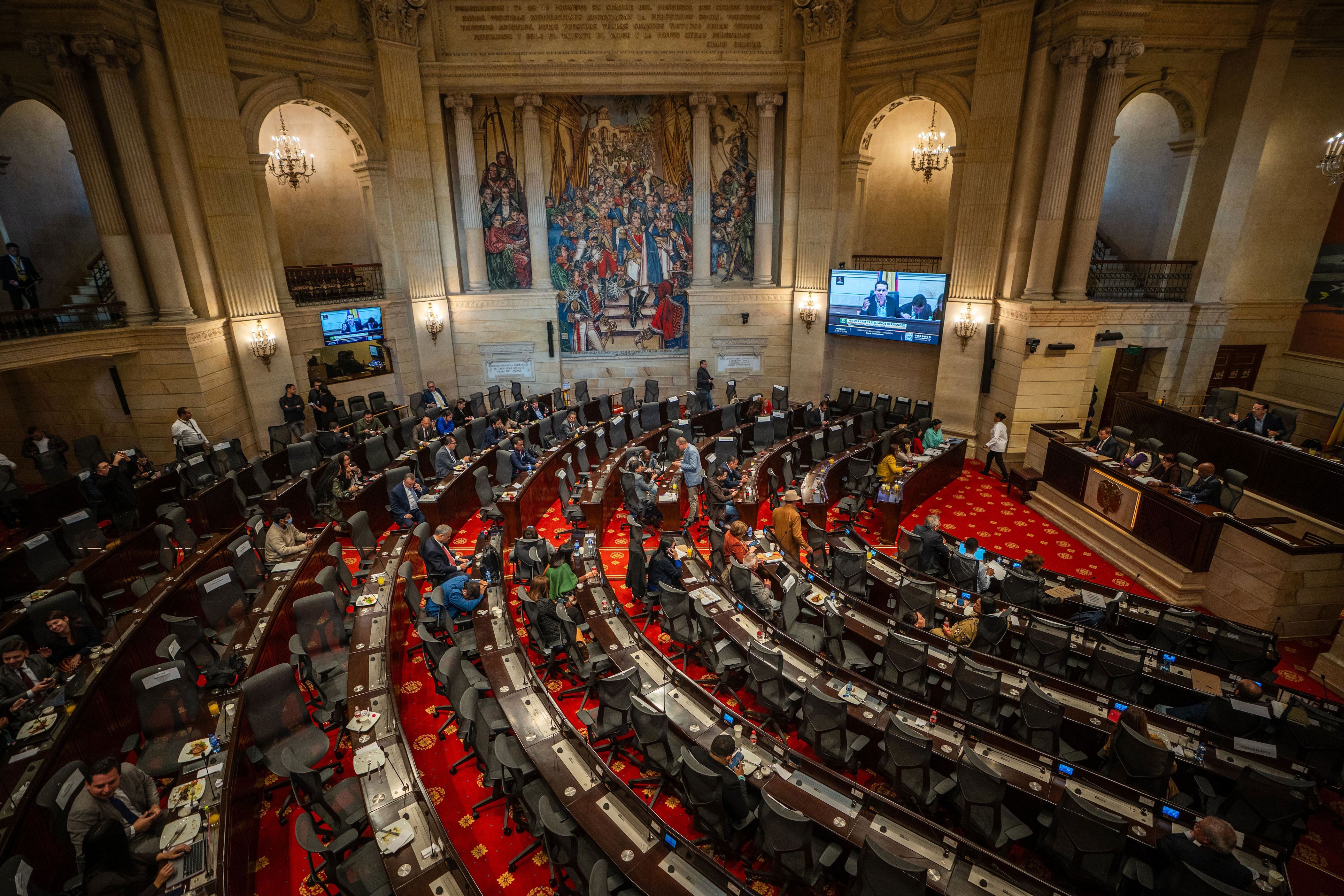 El Congreso hunde la reforma tributaria de Petro y deja desfinanciado ...
