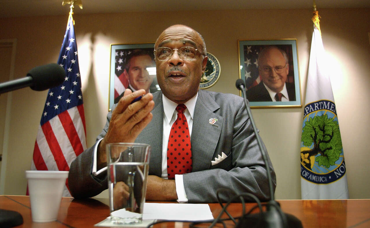 Rod Paige, HISD superintendent and former US Secretary of Education ...