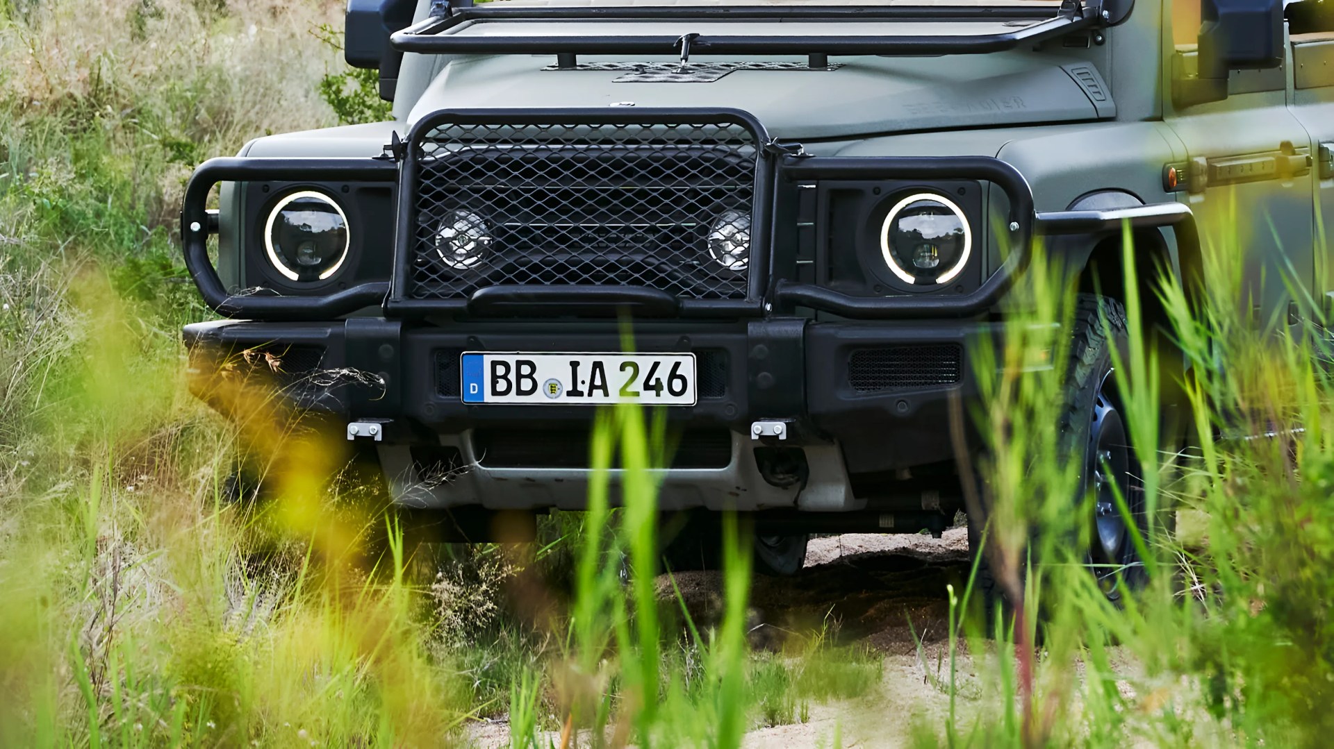 Britain’s modern, ultra-rugged Land Rover Defender competitor is ...