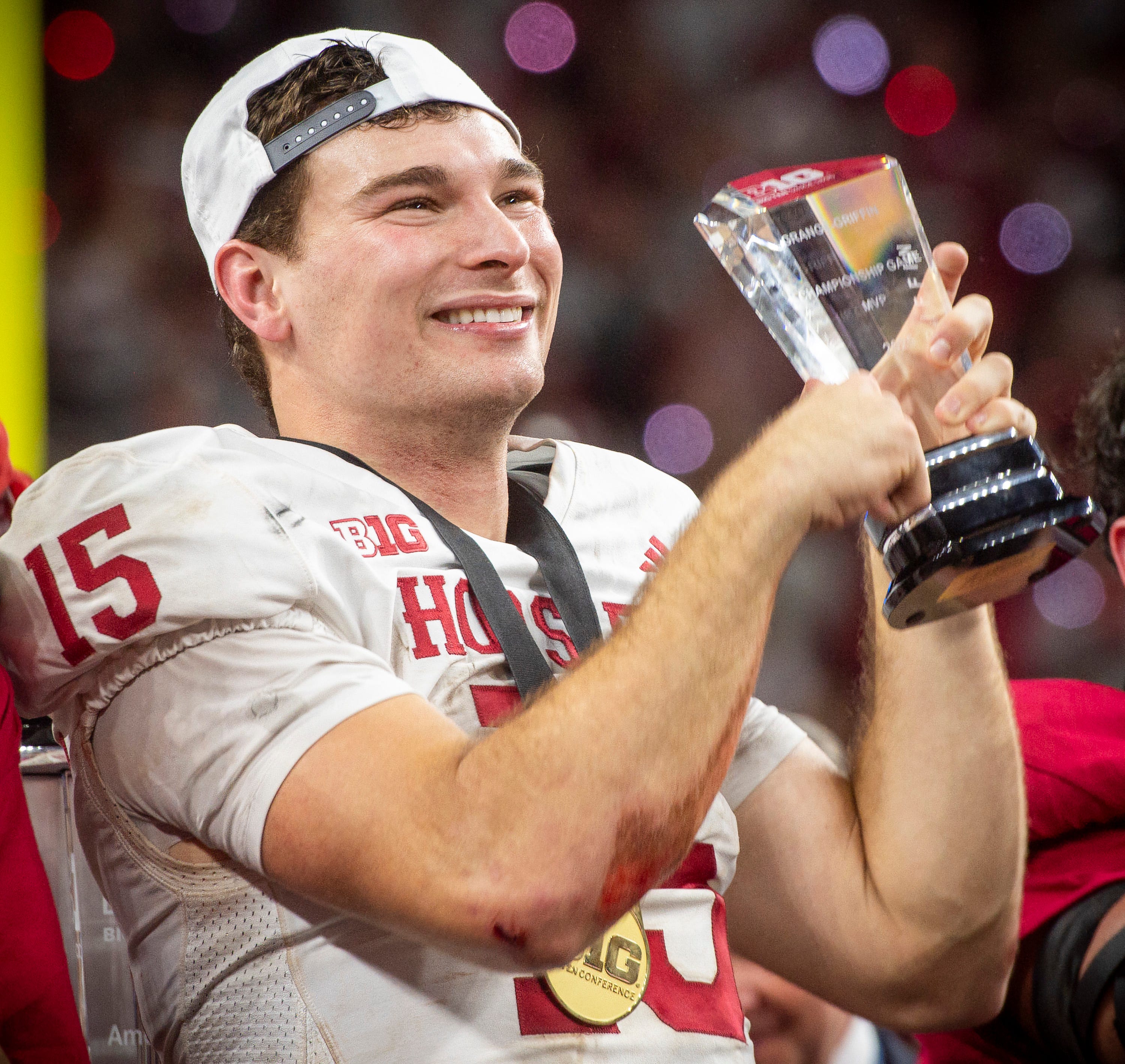 Fernando Mendoza's mom is Heisman winner's best friend, inspiration