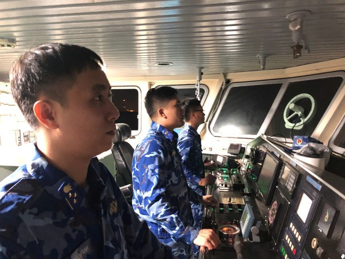 Tàu cá có 8 ngư dân bị chìm