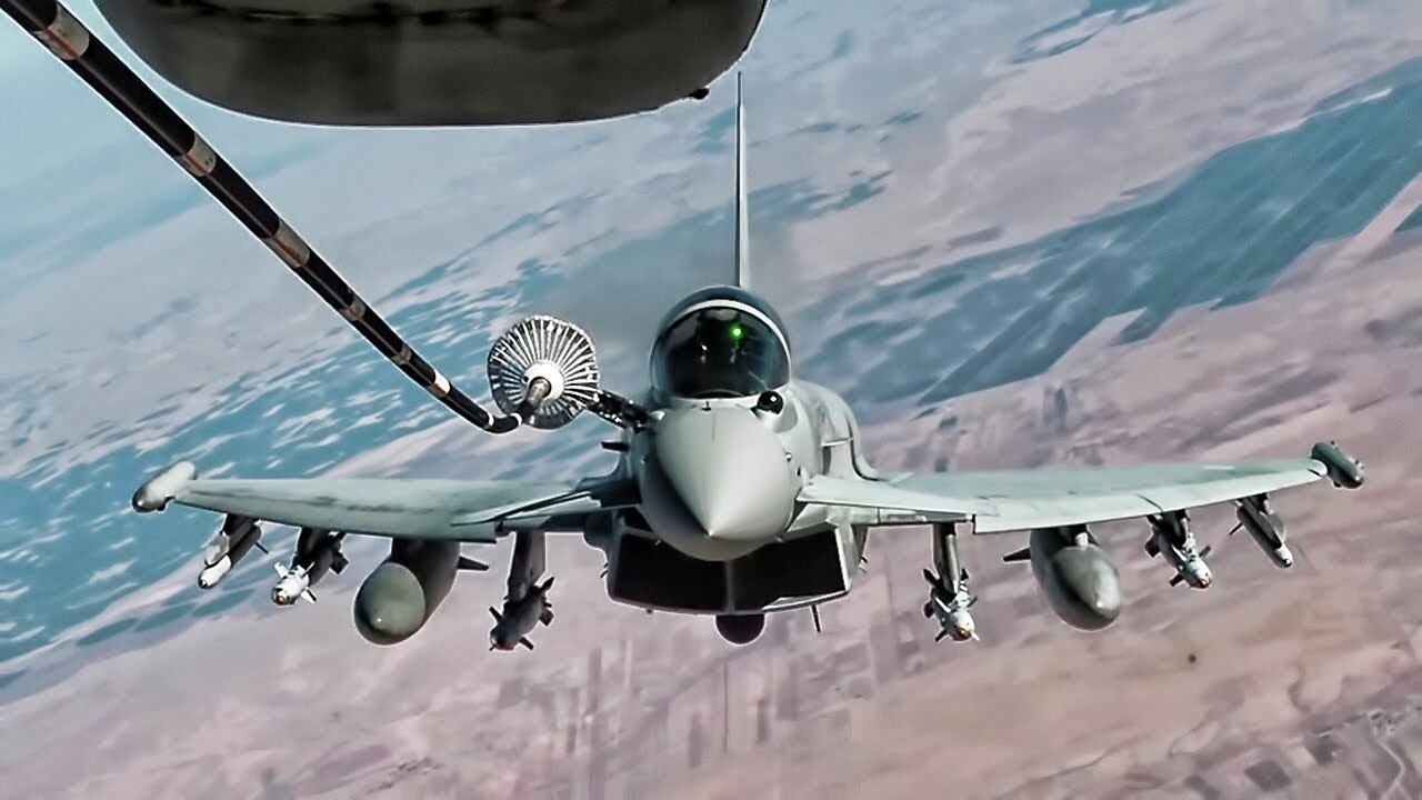 Royal Air Force Typhoon FGR4 • In-flight refueling